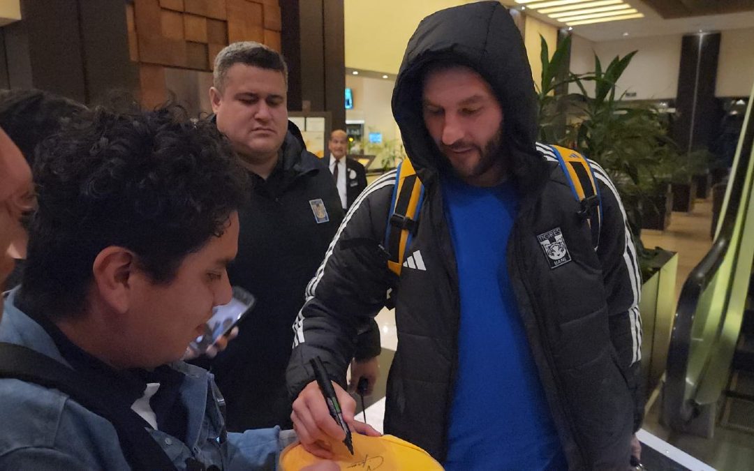 Tigres Fans Show Passion in CdMx Before Semifinal Clash Against Cruz Azul
