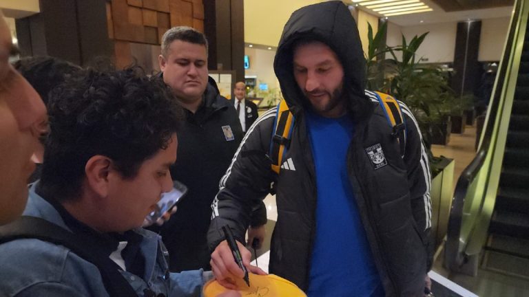Tigres Fans Show Passion in CdMx Before Semifinal Clash Against Cruz Azul