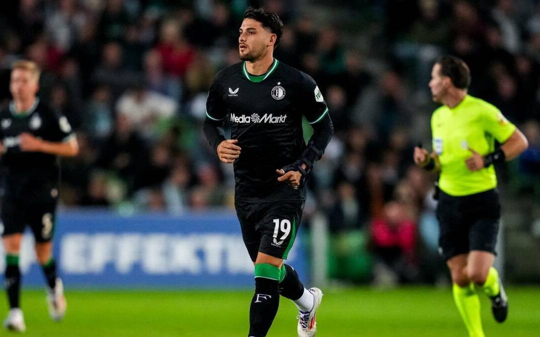 Necaxa Ficha a Julián Carranza: El Impactante Traspaso del Exdelantero del Feyenoord