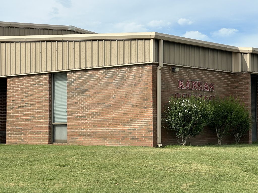 Distrito Escolar de Kansas Anuncia Finalización Anticipada del Semestre por Aumento de Enfermedades