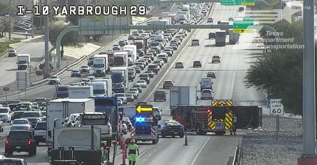 Accidente de Camión en la I-10 Este Cerca de Yarbrough: Tráfico y Rutas Alternas Recomendadas