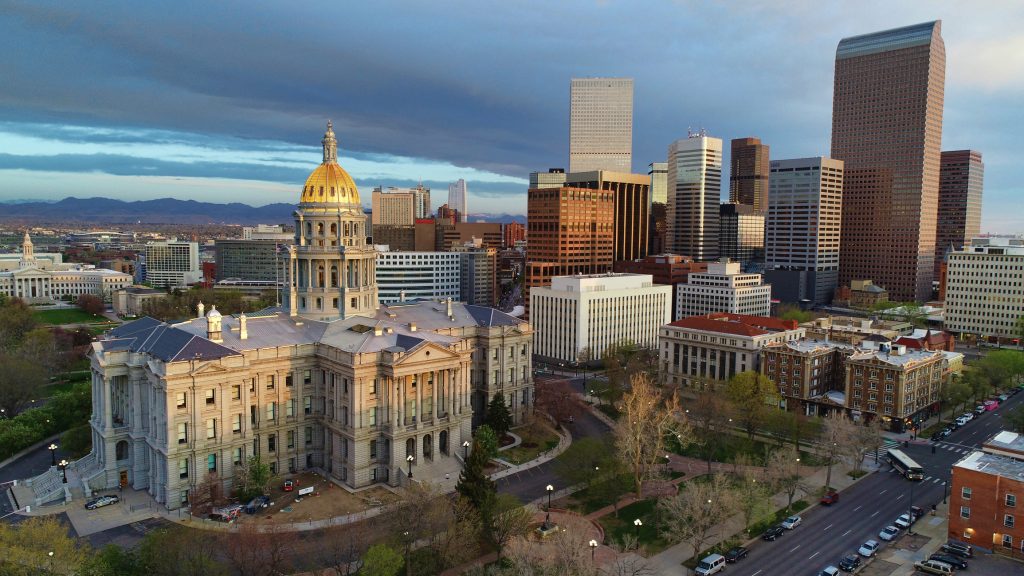 Los votantes de Colorado decidirán sobre la Iniciativa 95 y la cooperación policial con autoridades federales en noviembre