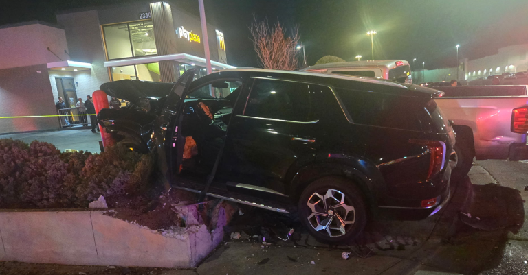 Choque en Las Cruces: Grave accidente de tráfico deja siete heridos y dos peatones críticos