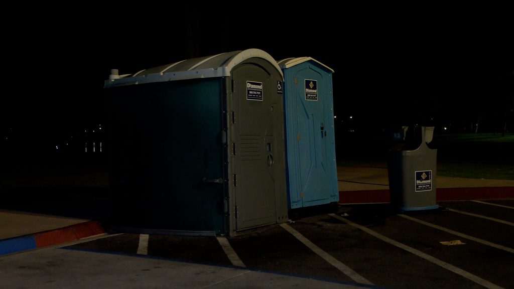 Investigación en Mission Bay: Hallazgo de un Bebé en un Baño Portátil Desata Alerta