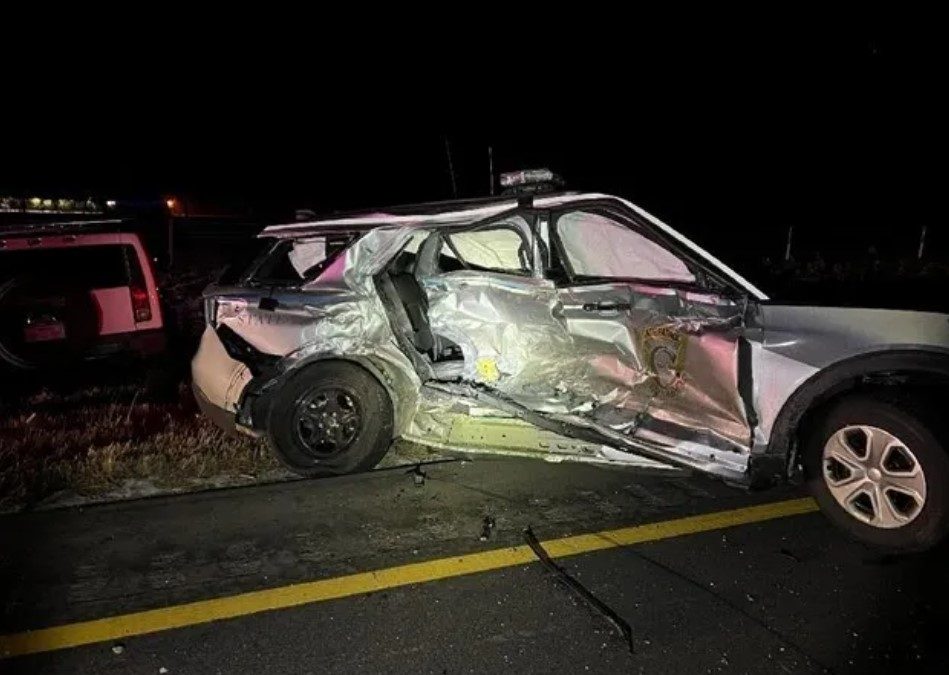 Accidente en la I-25: Patrullero Herido Tras Persecución de Conductora en Sentido Contrario