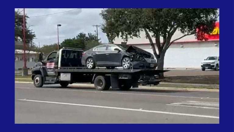 Accidente vial por semáforo en rojo deja daños materiales en San Benito