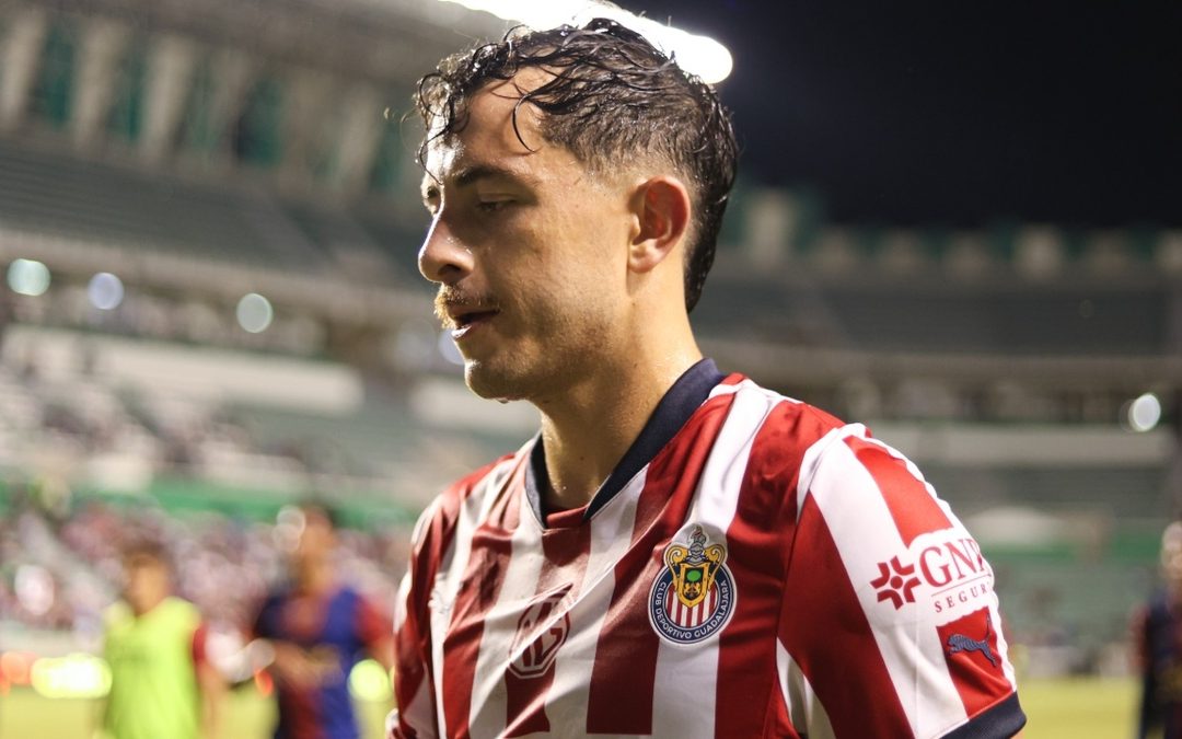 Chivas Anuncia Oficialmente la Salida de Alan Mozo: Un Adiós Emotivo