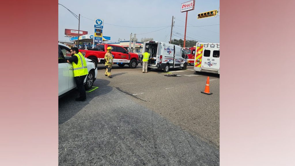Ambulancia de Lone Star EMS involucrada en accidente en cruce de Alamo Road