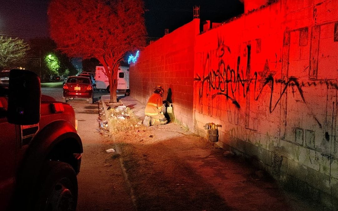 Hombre provoca caos en Torreón al incendiar medidores de gas y vehículos