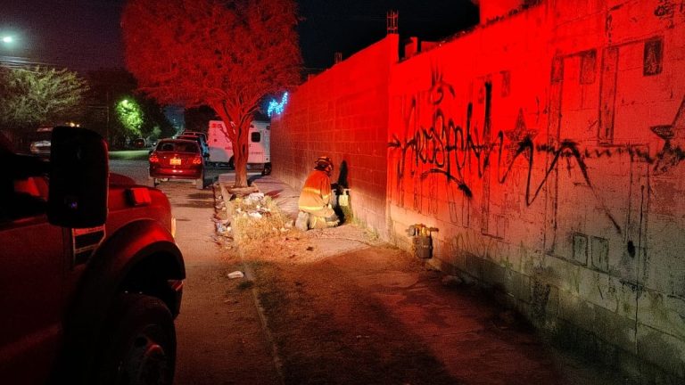 Hombre provoca caos en Torreón al incendiar medidores de gas y vehículos