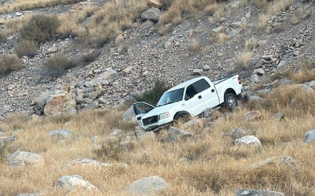 Accidente de tráfico en Lerdo: Hombre vuelca su camioneta tras perder el control en una curva