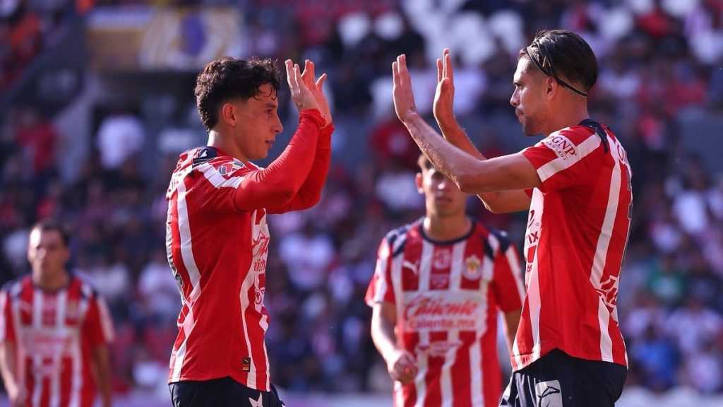 Chivas Brilla en la Pretemporada: Medalla de Bronce en la Copa Pacífica