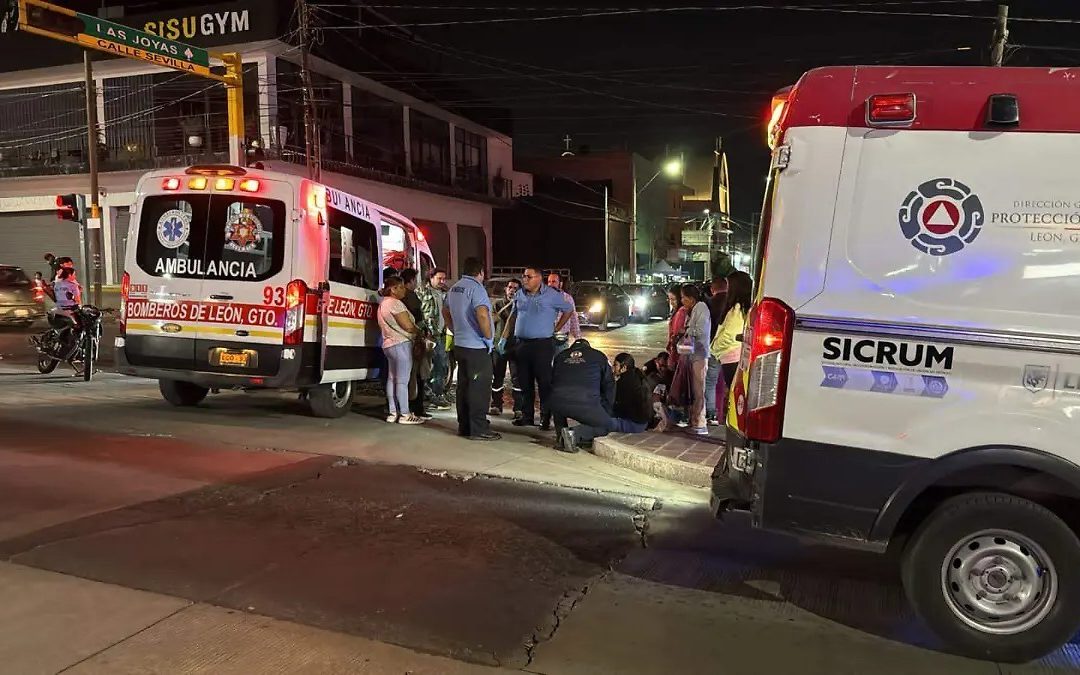 Trágico choque de motocicletas en el bulevar San Juan Bosco deja cinco heridos en León
