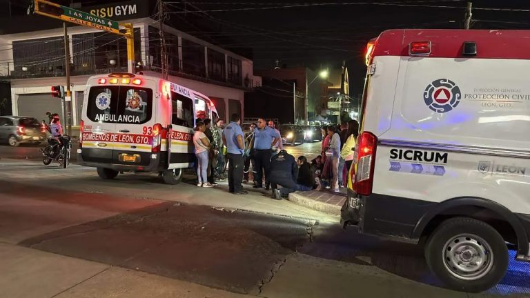 Trágico choque de motocicletas en el bulevar San Juan Bosco deja cinco heridos en León