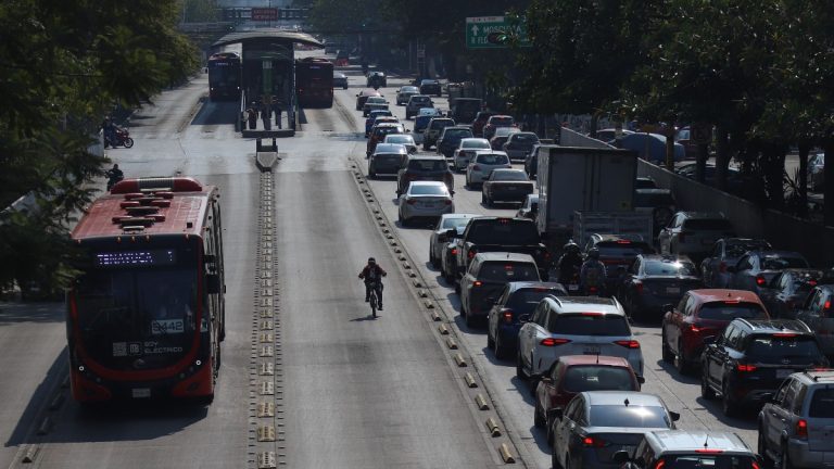 Hoy No Circula en CdMx y Edomex: Restricciones Vehiculares para el Lunes 5 de Enero 2026
