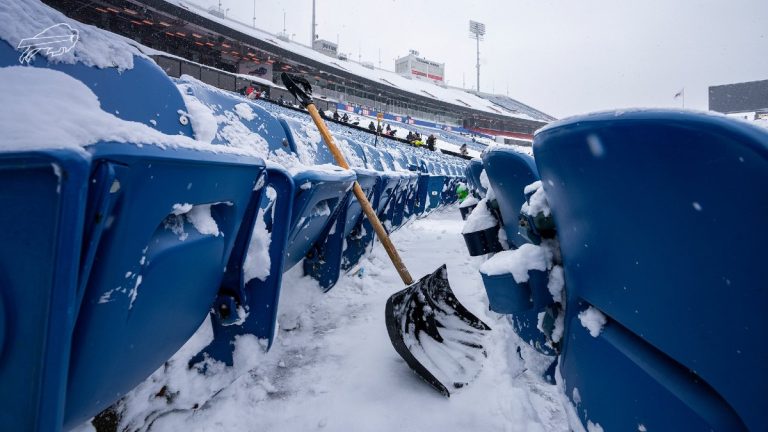 Los Bills Invitan a sus Aficionados de McAllen a Limpiar la Nieve del Highmark Stadium: ¡Descubre los Beneficios!