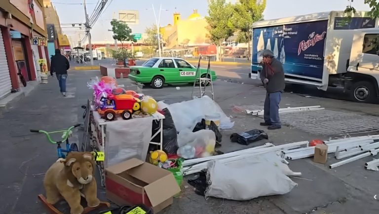 Don Juanito y la lucha por la supervivencia: Un vendedor de juguetes enfrenta la pobreza en McAllen