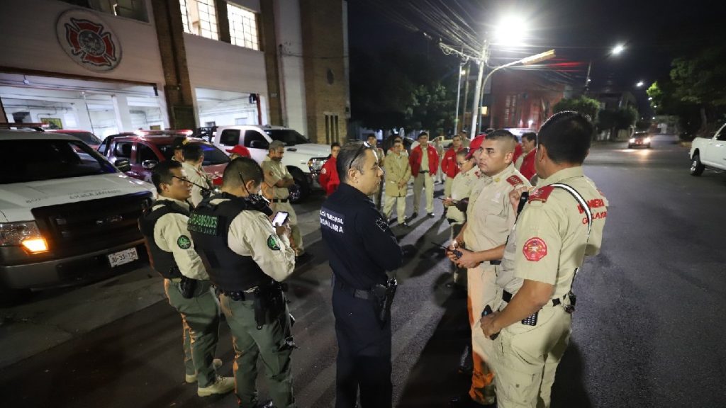 Guadalajara y Zapopan: Bomberos Apagan 45 Fogatas Durante Celebraciones de Año Nuevo