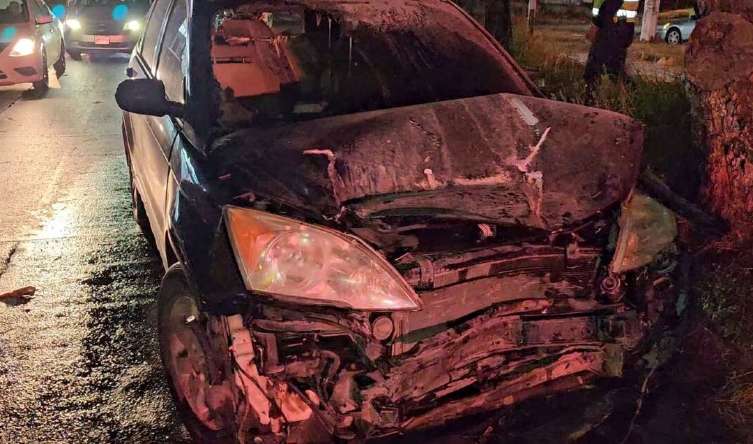 Tonalá: Accidente de Tráfico Provoca Incendio de Camioneta Tras Choque