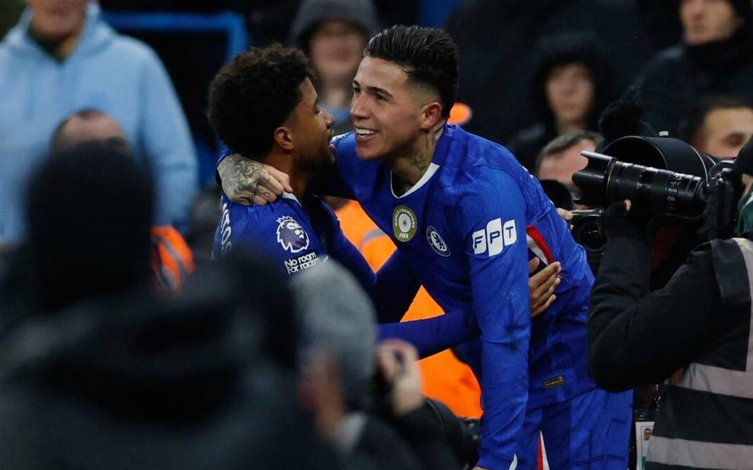 Enzo Fernández Salva el Empate para el Chelsea Frente al Manchester City en un Partido Agónico