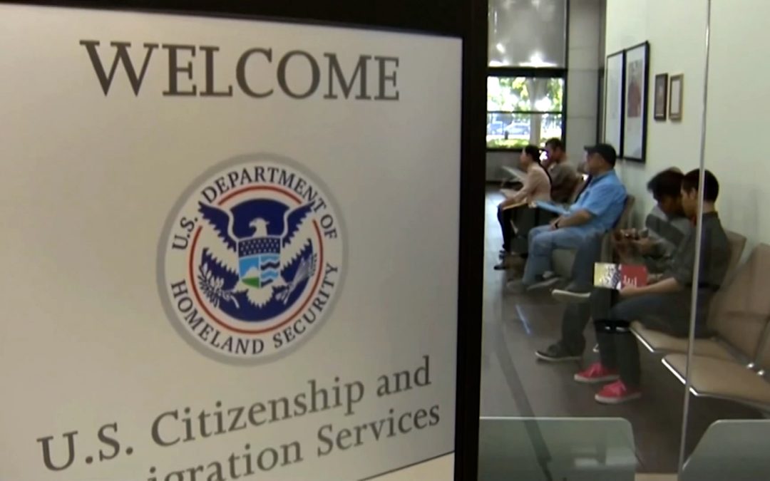 Batalla Legal: La Jueza Federal Que Suspende el Programa Migratorio de Reunificación Familiar