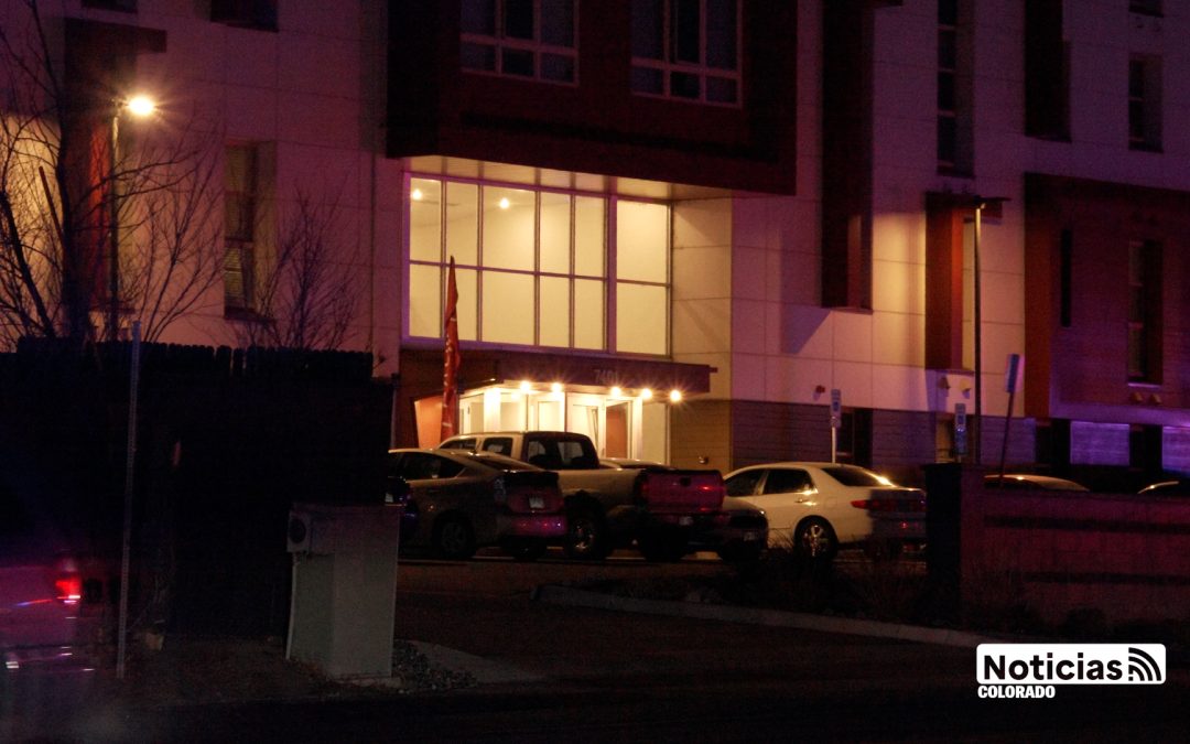 Disparos en Denver: Enfrentamiento Armado en el Complejo Caraway Deja Heridos