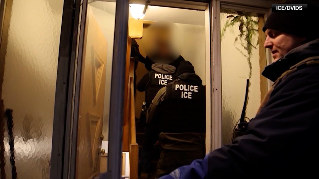 El Poder de ICE: Protestas y Reacciones a la Nueva Directriz Inmigratoria