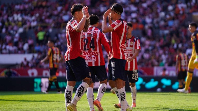 Chivas Brillan en la Copa Pacífica: Victoria Espectacular sobre Leones Negros