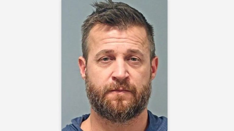 Detención de exestrella de Reality Show en McAllen por Abuso de Menores y Animales