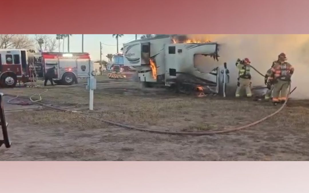 Incendio consume casa rodante en Alamo; no se reportan heridos