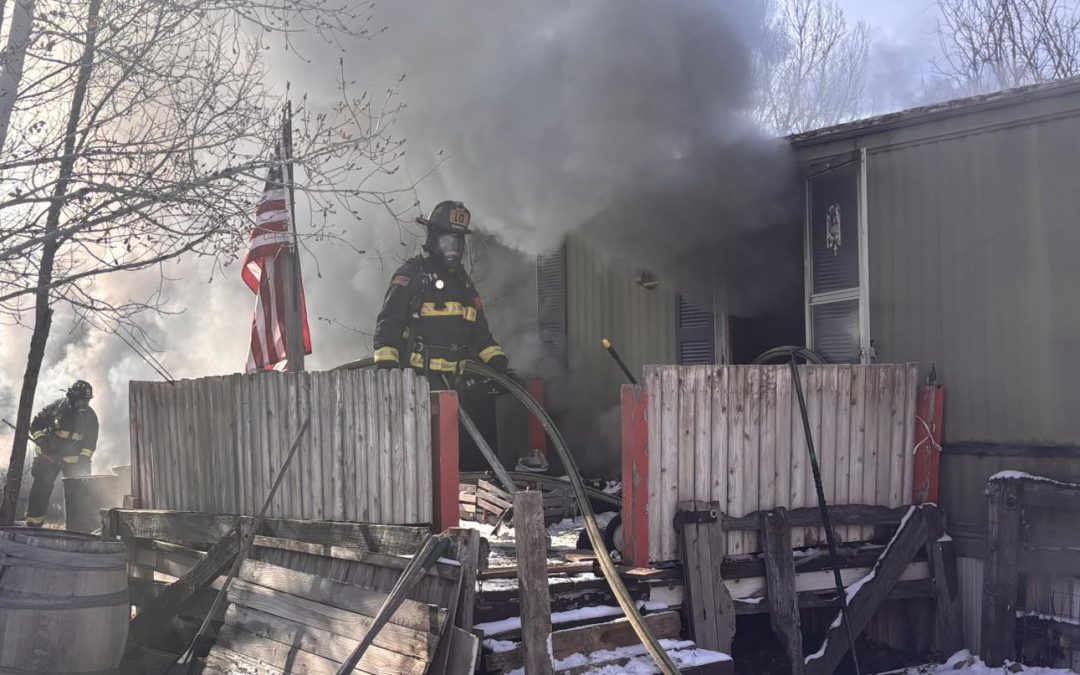 Incendio en casa móvil en Fort Collins: Un gato fallece y calles cerradas por emergencia