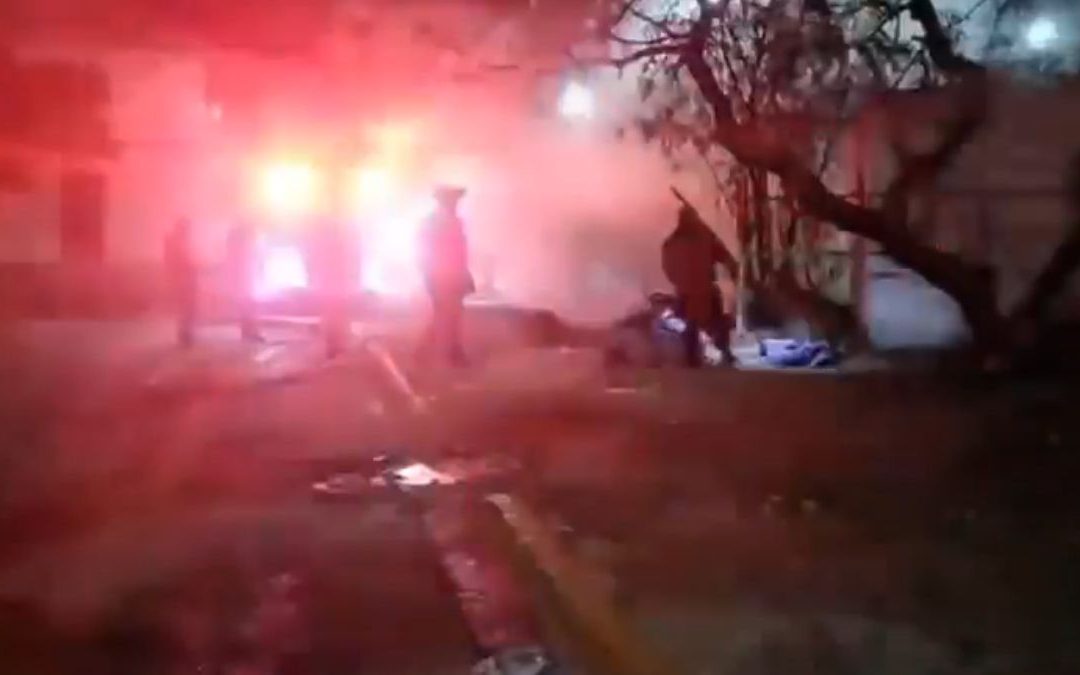 Incendio en Monterrey: Tienda de Abarrotes Devastada y Cuerpos de Rescate en Acción