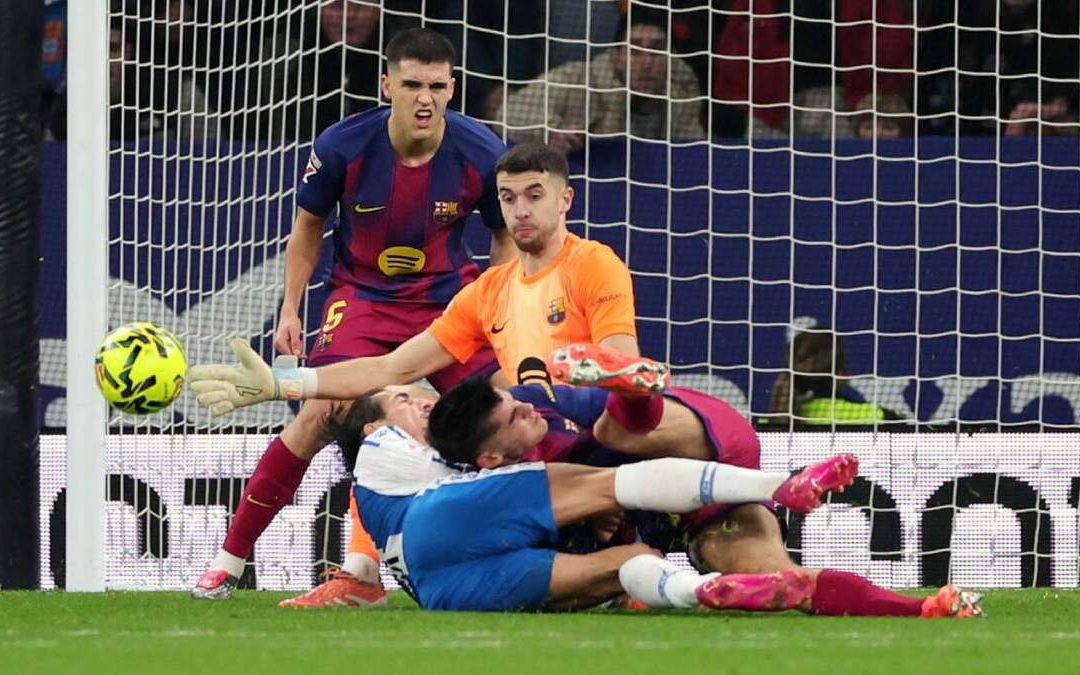 Joan García y la polémica jugada que sorprendió en el Espanyol vs Barcelona