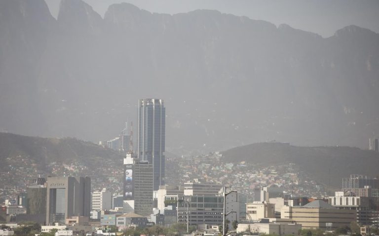 Calidad del aire en Monterrey se deteriora tras las festividades de Año Nuevo con pirotecnia