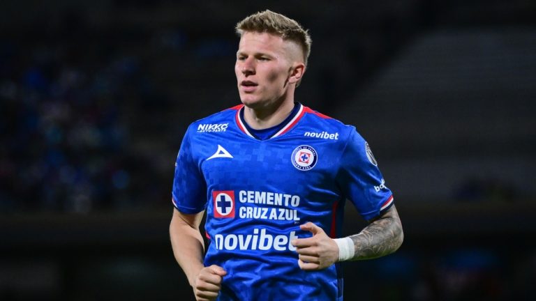 Mateusz Bogusz: Regreso Triunfal a Cruz Azul Tras Siete Días de Ausencia
