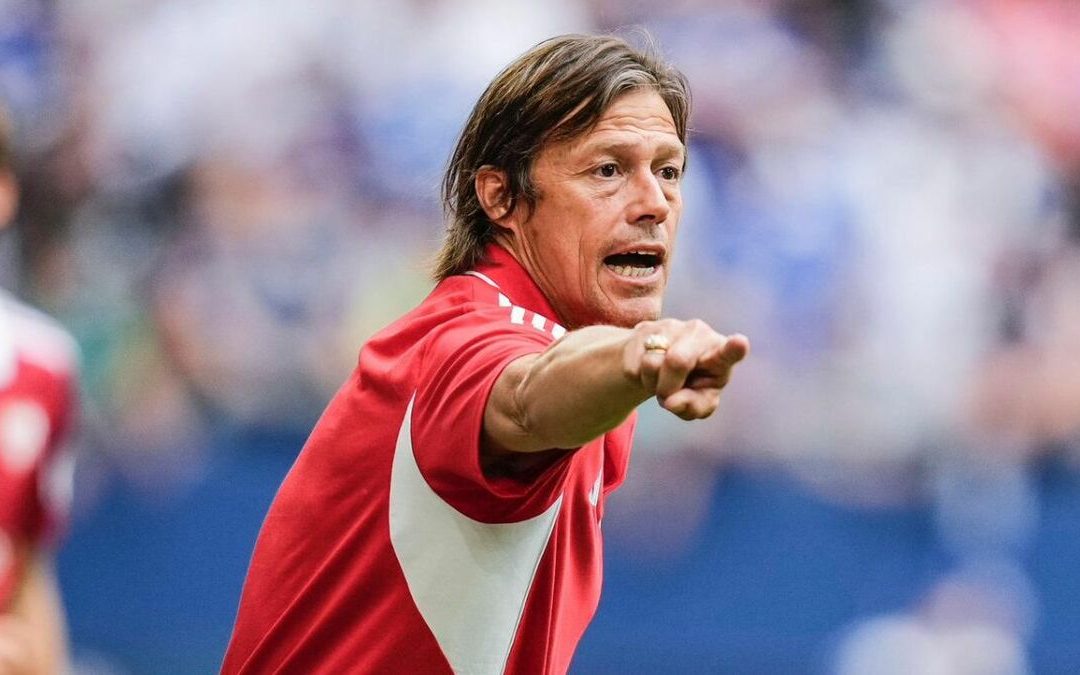 Matías Almeyda en Crisis con Sevilla: Aficionados Exigen Su Salida Tras Derrota Aplastante
