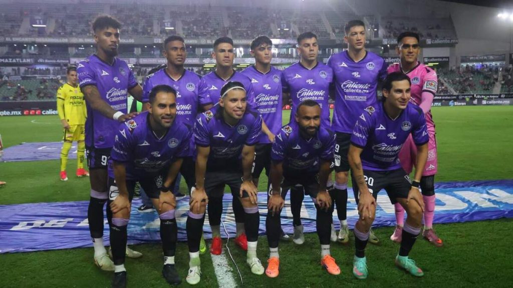 Mazatlán FC Envía Mensaje por el Año Nuevo: Aficionados Se Burlan del Equipo
