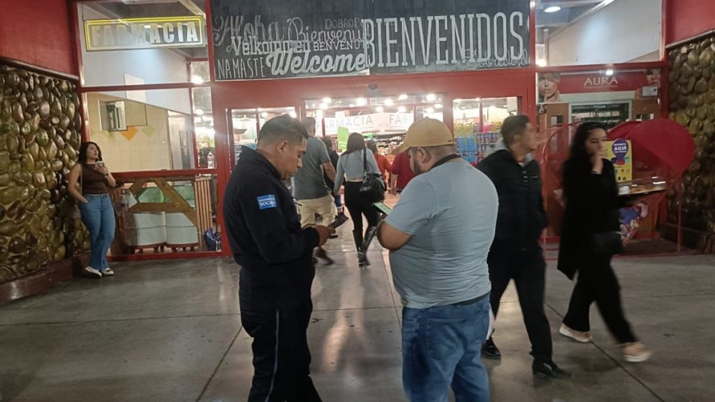 Crédito emocional: exempleado de supermercado en Torreón se prende fuego tras una crisis