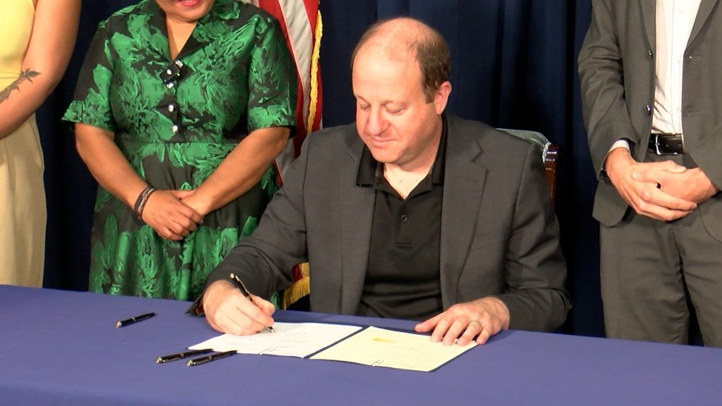 La Ley HB25-1295 Facilita la Operación de Camiones de Comida en Colorado