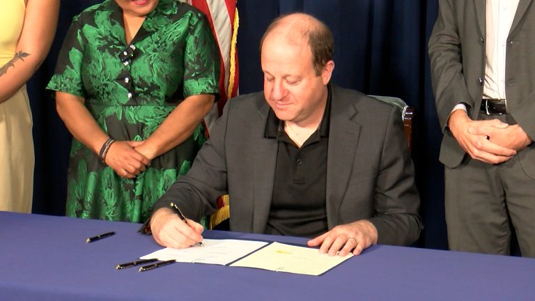 La Ley HB25-1295 Facilita la Operación de Camiones de Comida en Colorado