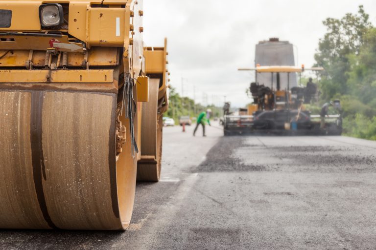 Impactantes Obras de Reemplazo de Tuberías en Edgewater Afectarán Negocios por Más de un Año