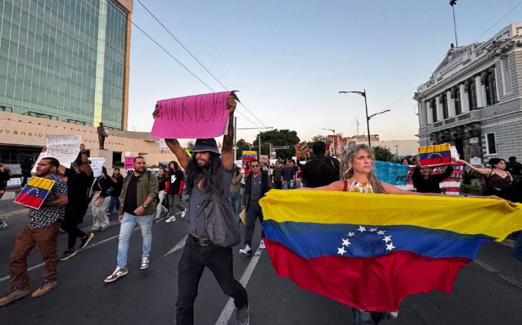 Protesta en Guadalajara: Colectivos se manifiestan contra la intervención extranjera en Venezuela