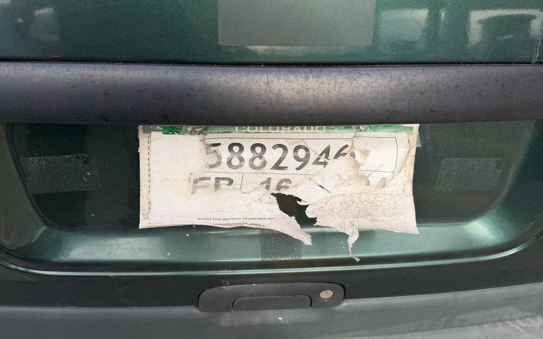 Consecuencias de Conducir con Placas Vencidas en Colorado: Evita Multas y Sanciones