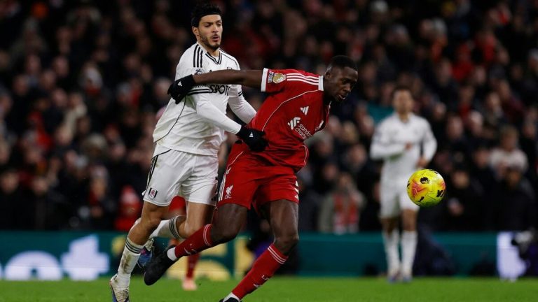 Fulham y Liverpool empatan en un emocionante duelo; Raúl Jiménez brilla con una asistencia magistral