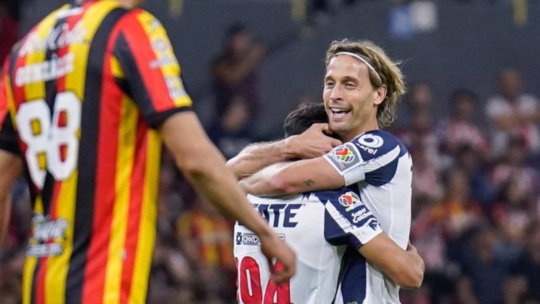 Rayados Triunfa en la Copa Pacífica: Anthony Martial Brilla Frente a Leones Negros
