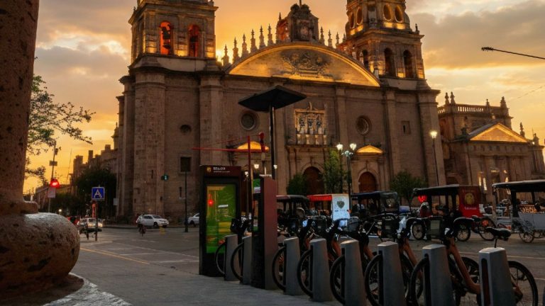 Clima en Guadalajara: ¡Prepárate para un miércoles frío por la mañana y caluroso por la tarde!