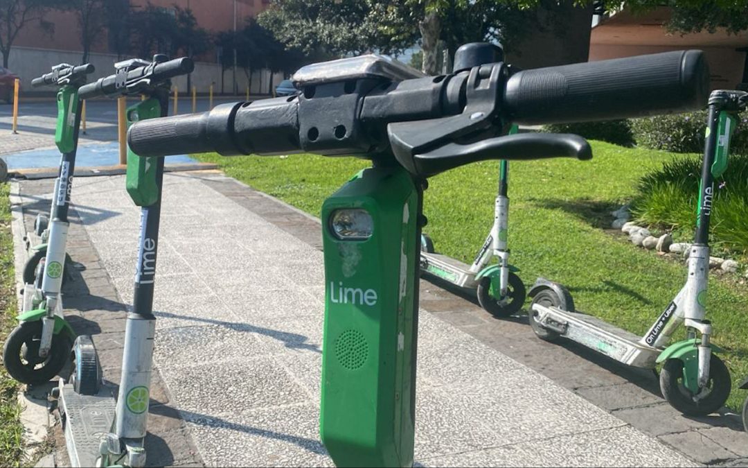 Scooters Eléctricos: Expansión en la Zona Tec de Monterrey a Pesar de la Falta de Regulación