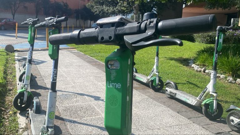 Scooters Eléctricos: Expansión en la Zona Tec de Monterrey a Pesar de la Falta de Regulación