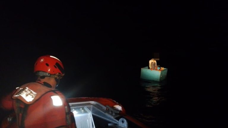 Rescate de Náufragos en Chiapas: Marina Salva a Tres Tripulantes de Embarcación Pesquera