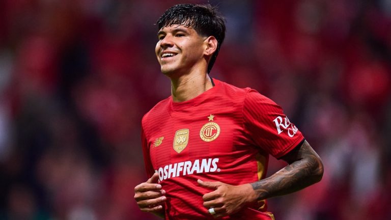 Robert Morales Entrena Sin Problemas en Toluca a Pesar de la ‘Novela’ que Lo Rodea